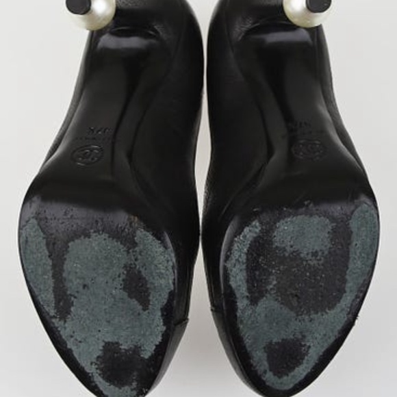 CHANEL Black Leather With Faux Pearl Pumps Size 7/37.5 - Picture 4 of 5